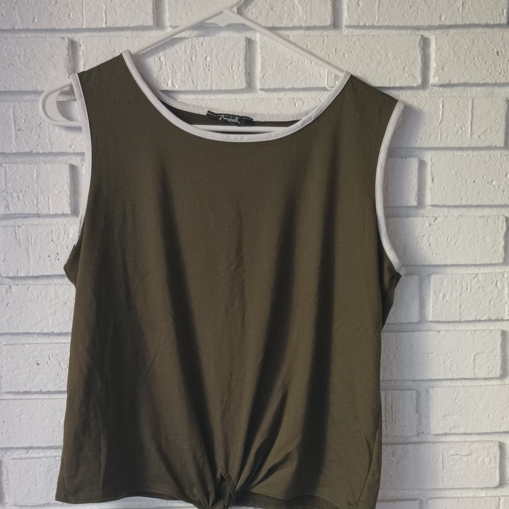 Arabella Women's Green Sleeveless Top Size Medium